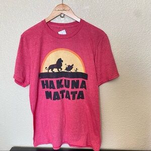 Disney’s The Lion King Hakuna Matata T-shirt red simba timone pumba